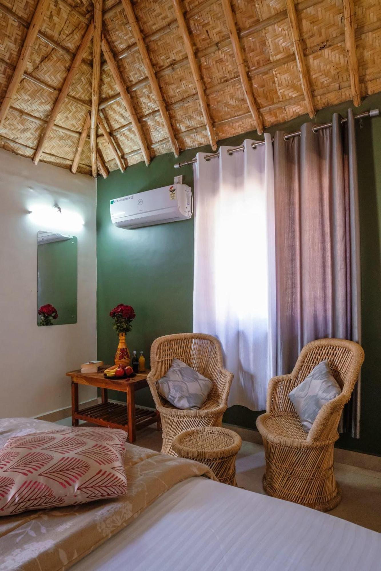 The Hideout Cottage And Restaurant Hampi Exterior foto